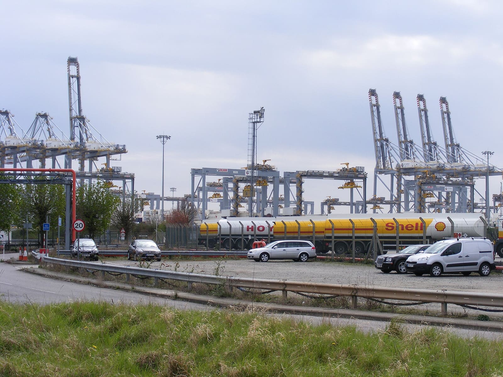 Rotte marittime e carichi di copertura: l'intercettazione di 2,9 tonnellate di cocaina nel porto di London Gateway