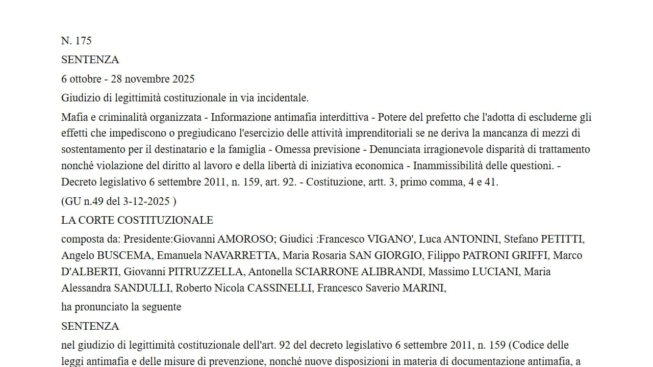 Testo nero su fondo bianco: «N. 175», «SENTENZA», «6 ottobre - 28 novembre 2025», l'epigrafe sull'informazione antimafia interdittiva, «(GU n.49 del 3-12-2025)» e l'elenco dei giudici con «Presidente: Giovanni AMOROSO»