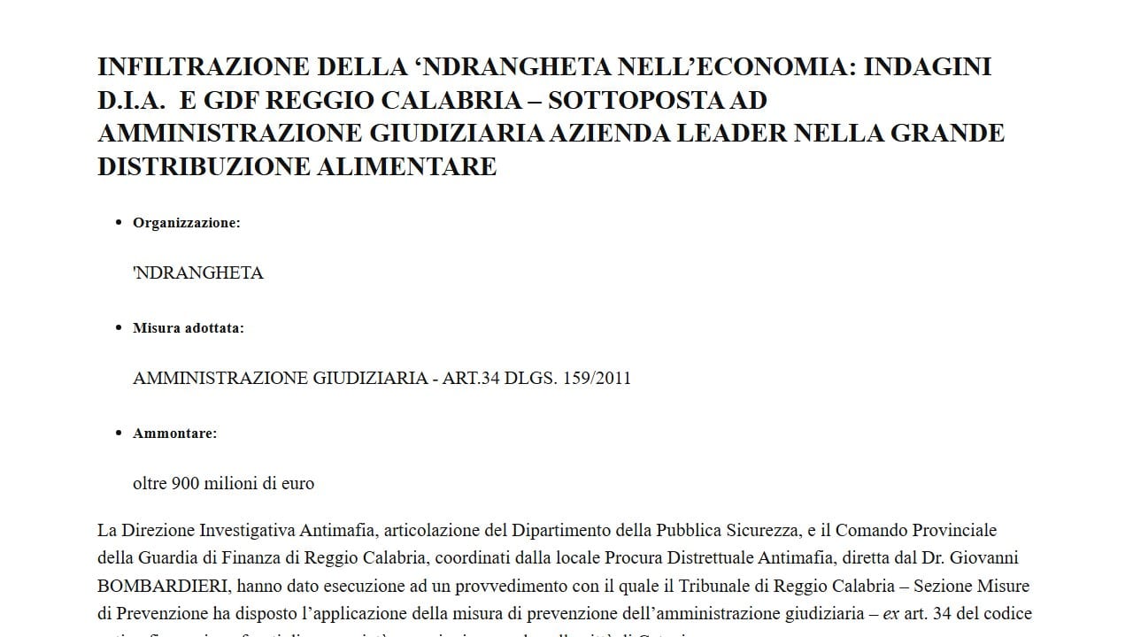 Testo nero su fondo bianco: il titolo in maiuscolo del comunicato sull'infiltrazione della 'ndrangheta nell'economia, le voci «Organizzazione: 'NDRANGHETA», «Misura adottata: AMMINISTRAZIONE GIUDIZIARIA - ART.34 DLGS. 159/2011», «Ammontare: oltre 900 milioni di euro» e l'inizio del testo
